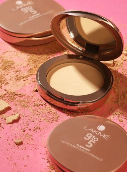 Lakme 9to5 Powerplay Matte Compact Oil Control Formula With Vitamin E